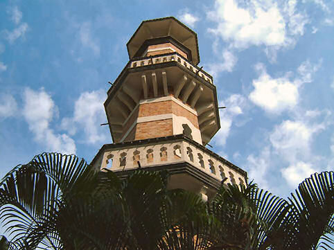 Een van de minaretten