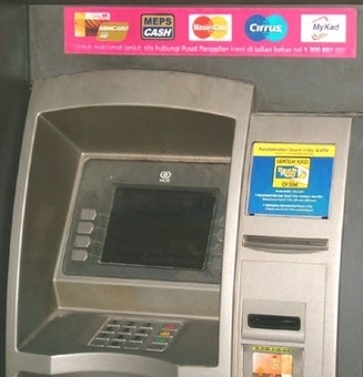 Erste ATM auf der Flughafen