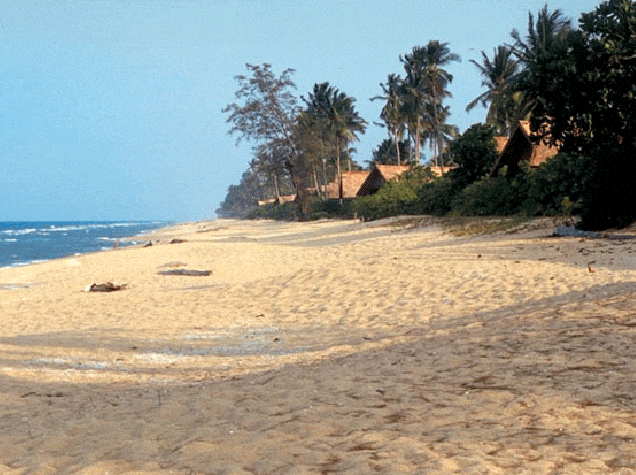 De chaletjes aan het strand  van Marang.